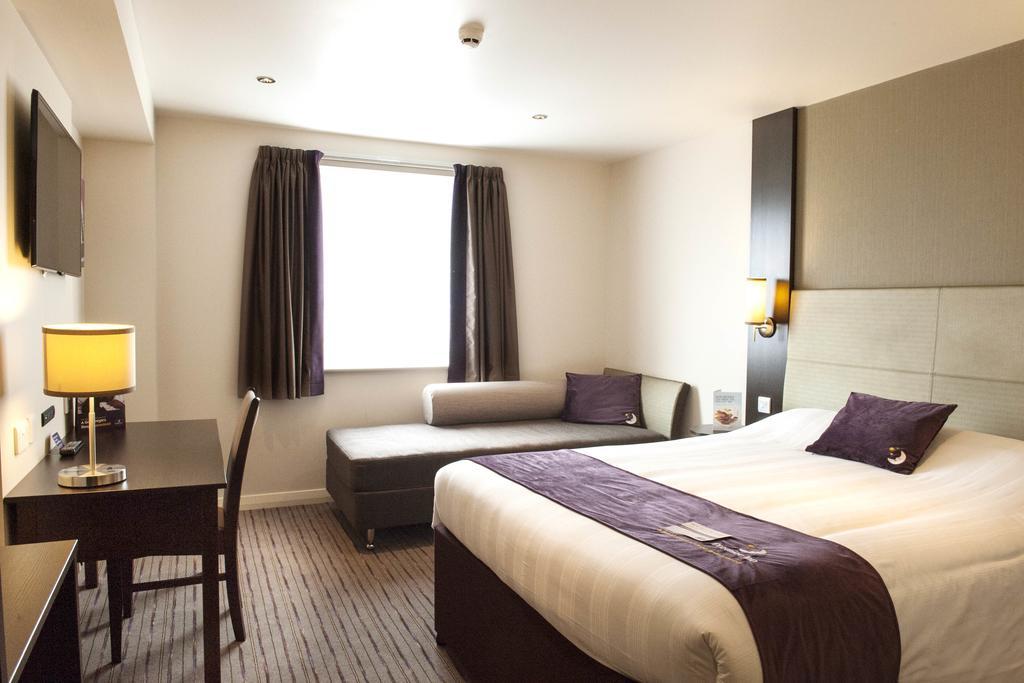 Premier Inn Oldham - Broadway Kültér fotó