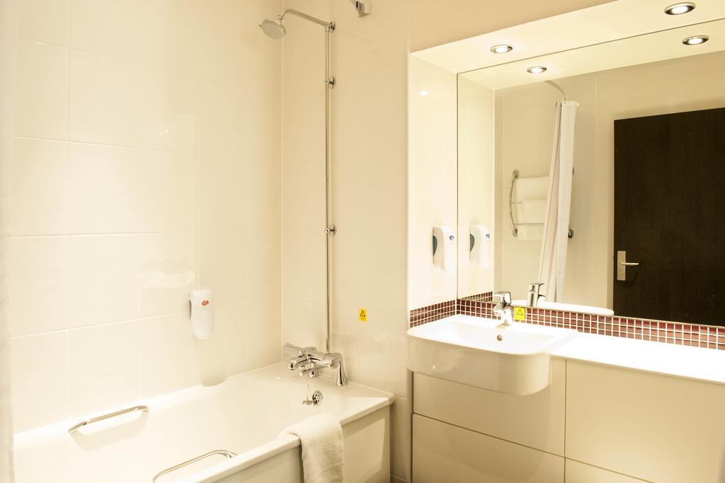 Premier Inn Oldham - Broadway Kültér fotó