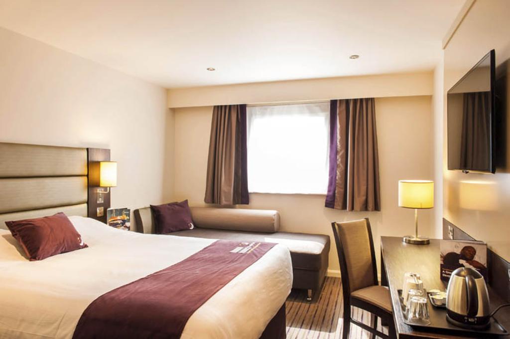 Premier Inn Oldham - Broadway Kültér fotó