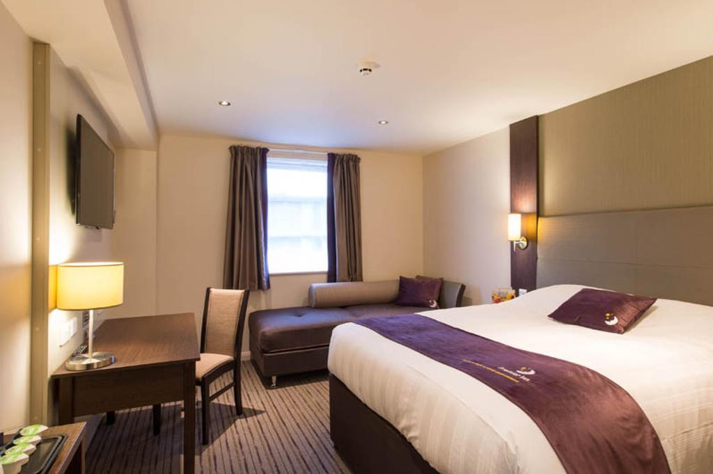 Premier Inn Oldham - Broadway Kültér fotó